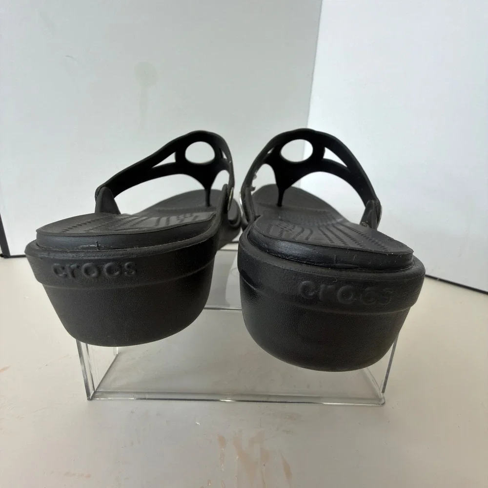 Crocs Sanrah Black Wedge Thong Sandals Silver Ring Accent Womens Size 9
